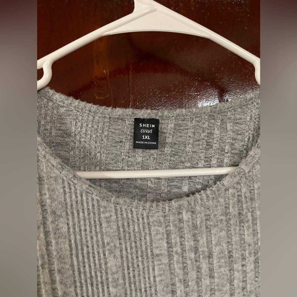 SHEIN Plus Size Wrap Ruffle Hem
Colorblock Tee - Picture 3 of 4